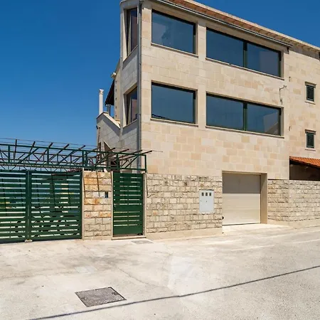 Luxurious In Holiday home