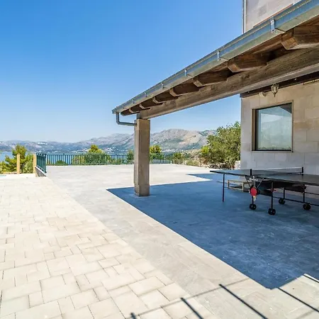 Amazing In With Outdoor Swimming Pool, Wifi&2 Bedrooms *