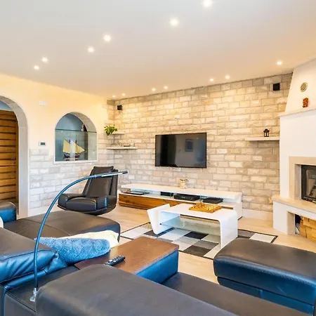 Holiday home Awesome In With Wifi Cavtat