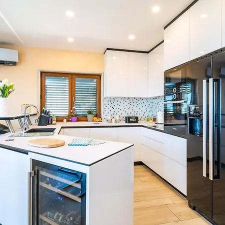 Holiday home Awesome In With Wifi Cavtat