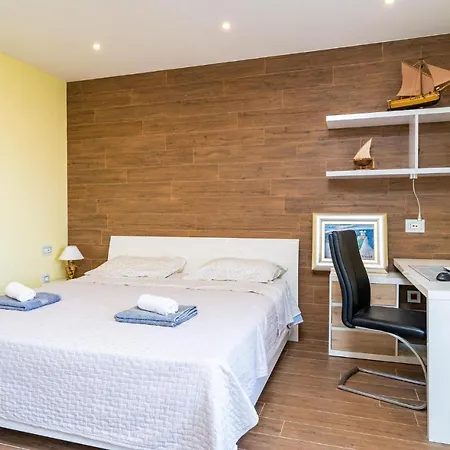 Holiday home Awesome In With Wifi Cavtat